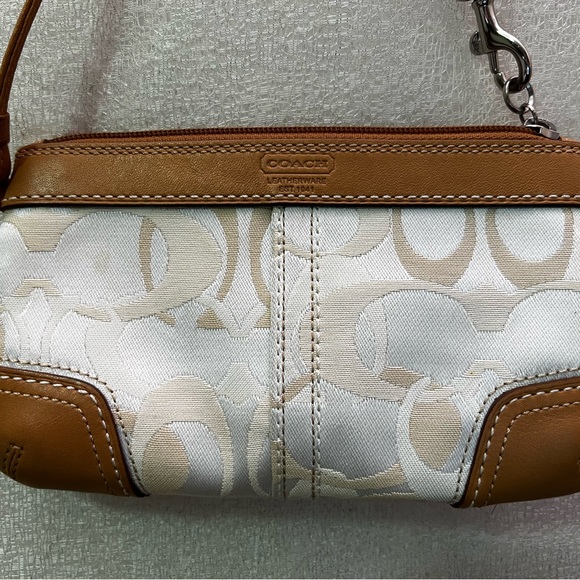 Coach Cream and Tan Wristlet, very good condition - Picture 2 of 8